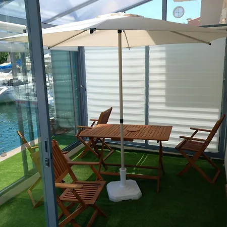 Апартаменты Petite Marina, Terrasse, Veranda, Pied Dans L'eau